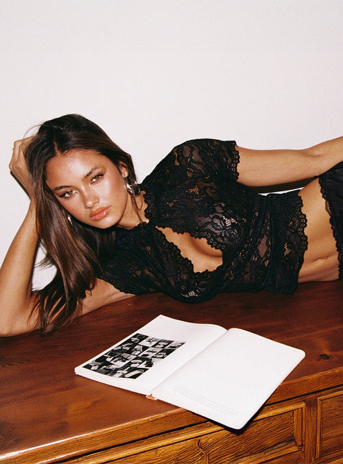 Quinbie Lace Short Sleeve Top Black
