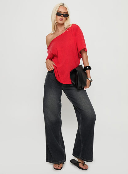 Winny Off Shoulder Tee Red