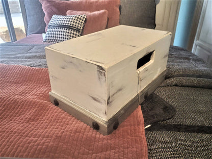 RUSTIC FOOTSTOOL - The Rustic Mile